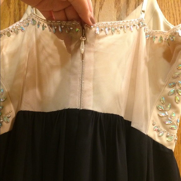 Prom dress- Size 9 - Picture 5 of 5